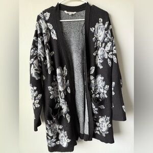 The Pioneer Woman Black and Gray Floral Cardigan